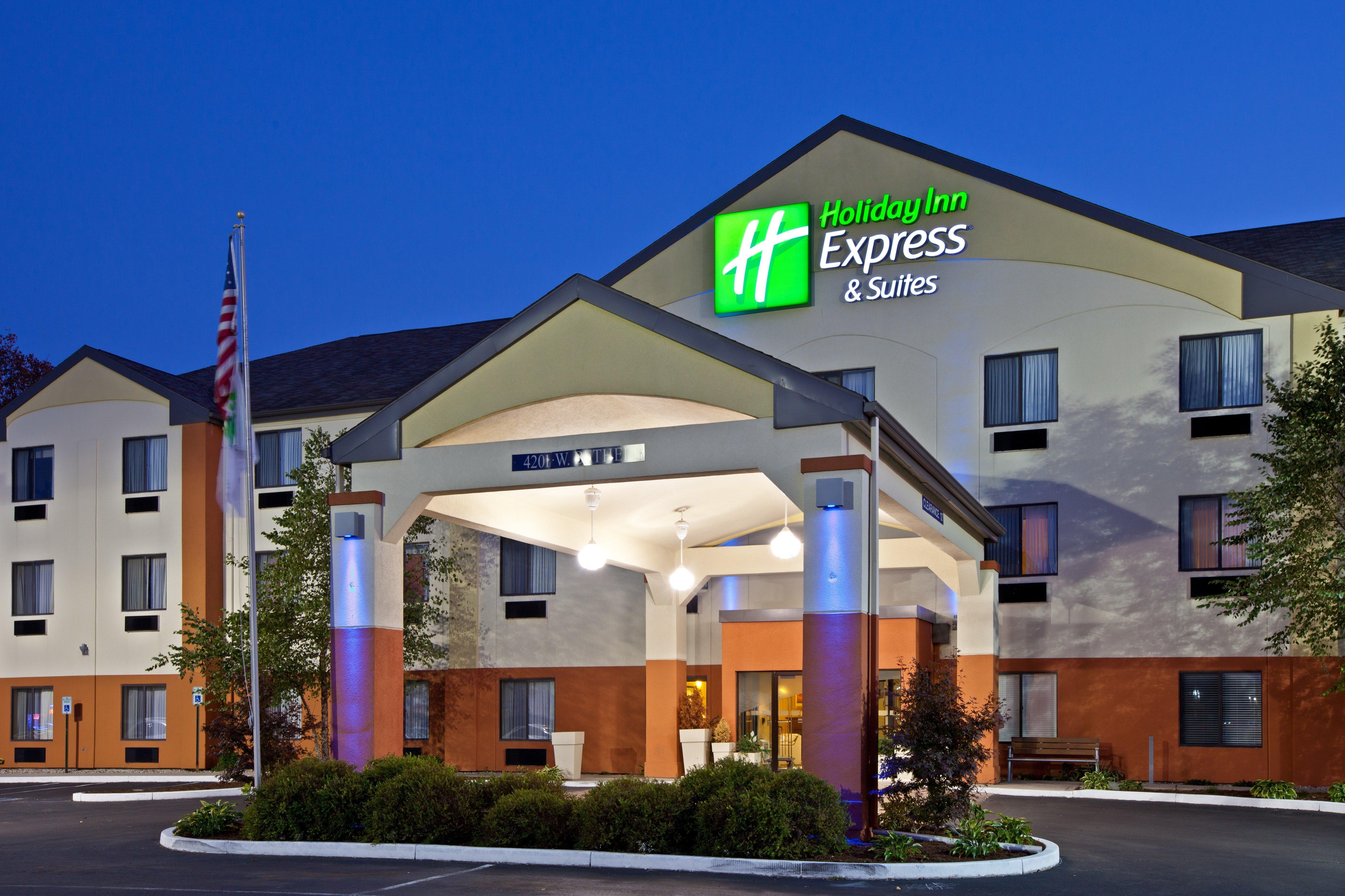 Holiday Inn Express & Suites - Muncie, An Ihg Hotel Exterior photo